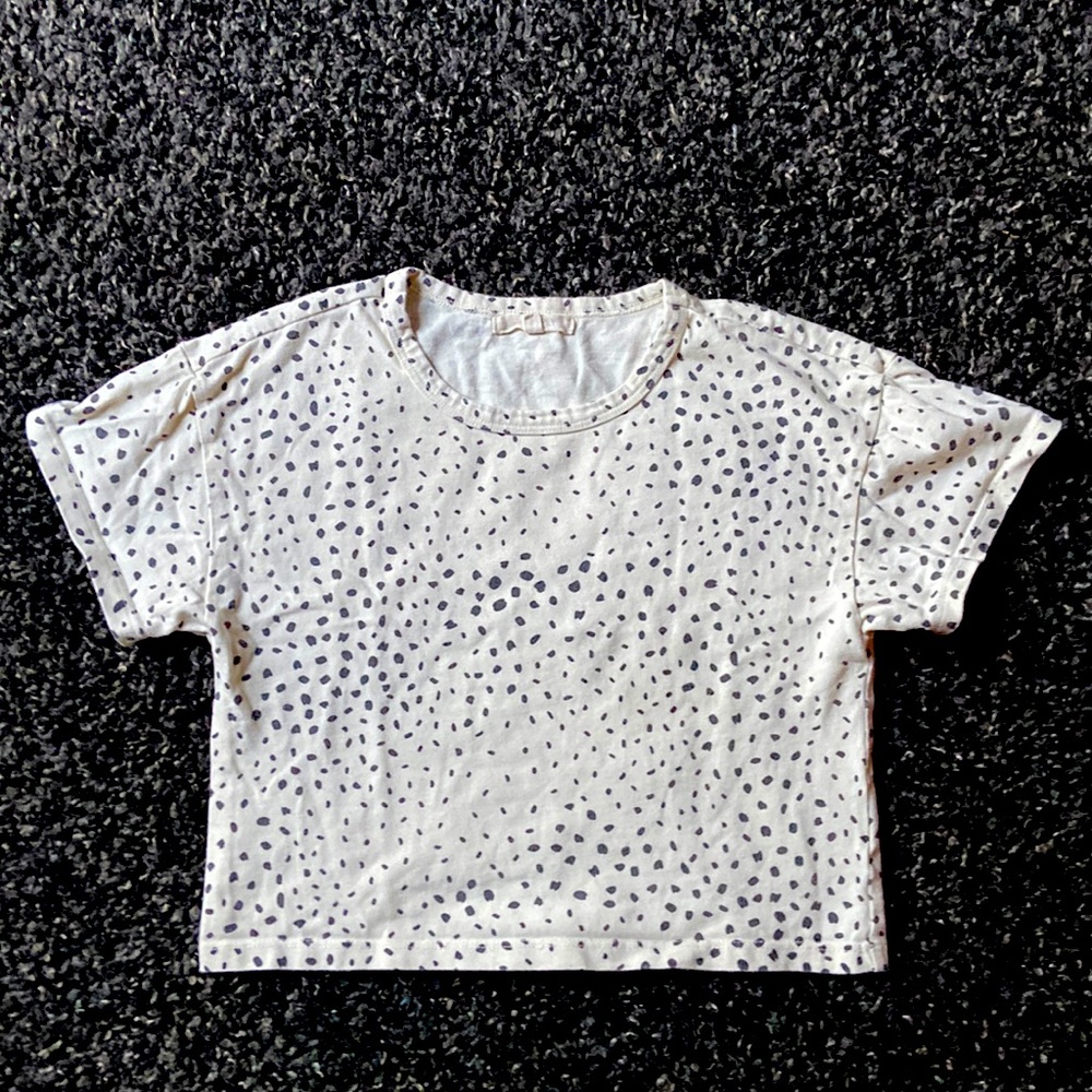 I am selling a mid cropped shirt from Z Supply size M 10-12